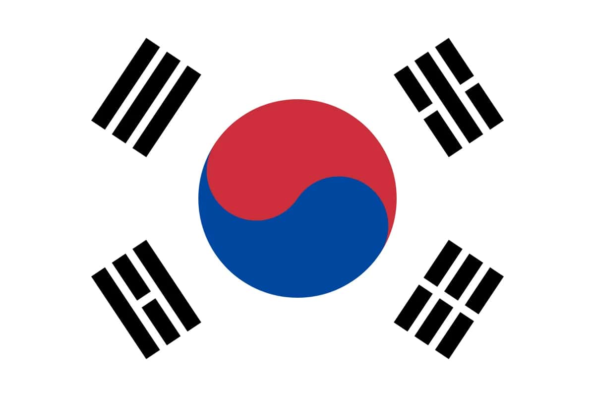 Drapeau de la Corée du Sud : le Taegukgi, fond blanc, taegeuk rouge et bleu et quatre trigrammes noirs