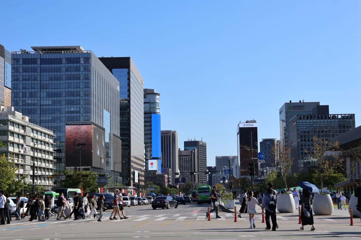 L'avenue Sejong et le quartier d'affaires de Gwanghwamun à Séoul, en Corée du Sud