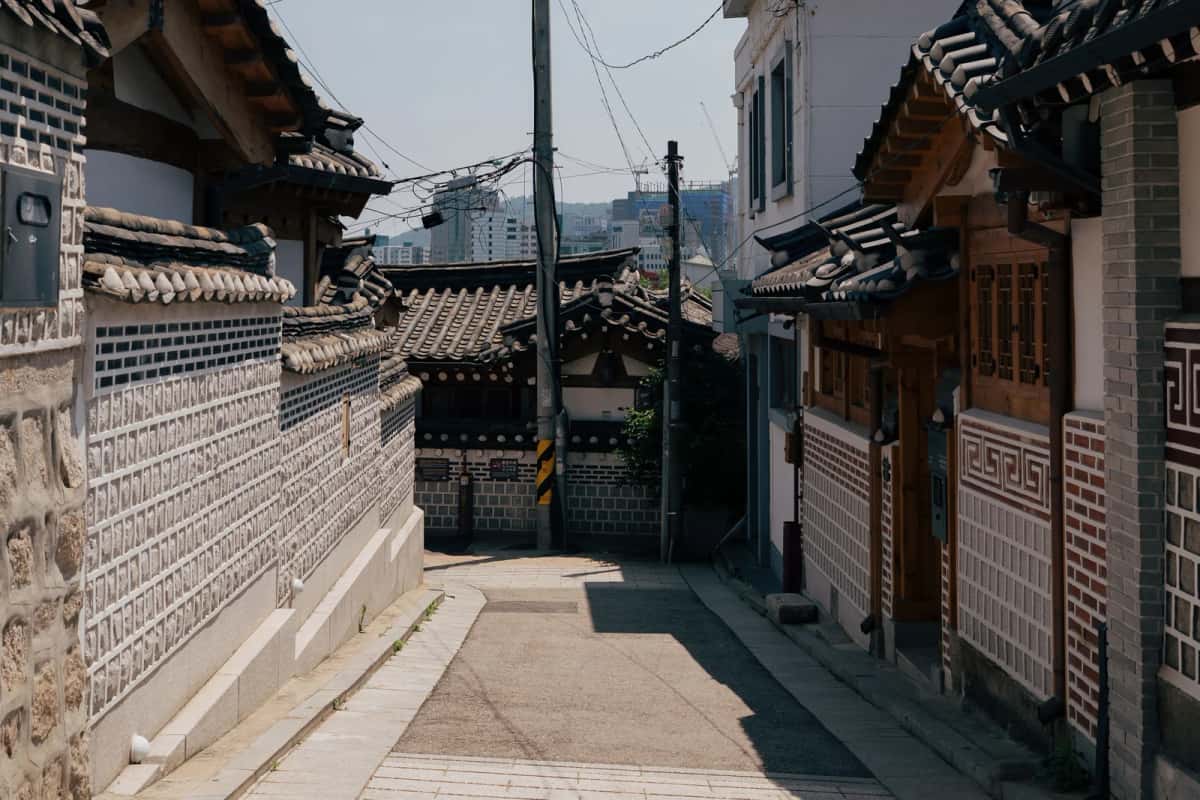 Village de maisons traditionnelles hanok à Séoul, héritage de la dynastie Joseon