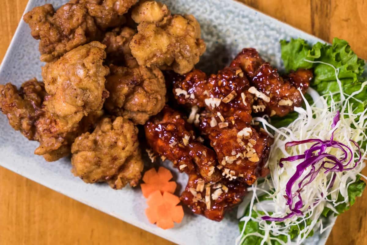 Poulet frit coréen nature et sauce yangnyeom, chimaek